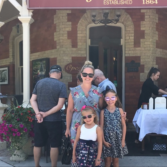 Meet your Posher, Amanda - Picture 1 of 1